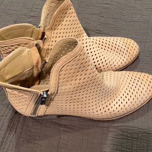 Lucky brand 9.5 tan ankle boot